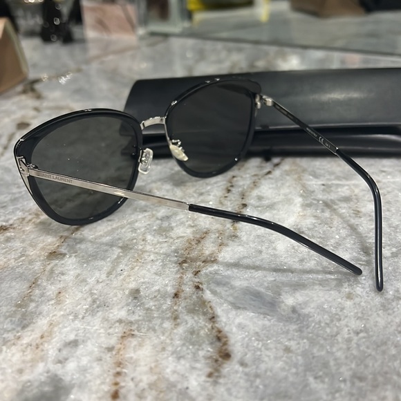 YSL BLACK SUNGLASSES - Picture 2 of 3